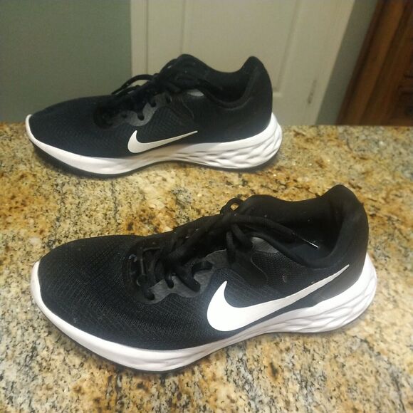 Nike Mens Revolution 6 DD8475-003 Black Running Shoes Sneakers Size 8 W - Picture 1 of 12